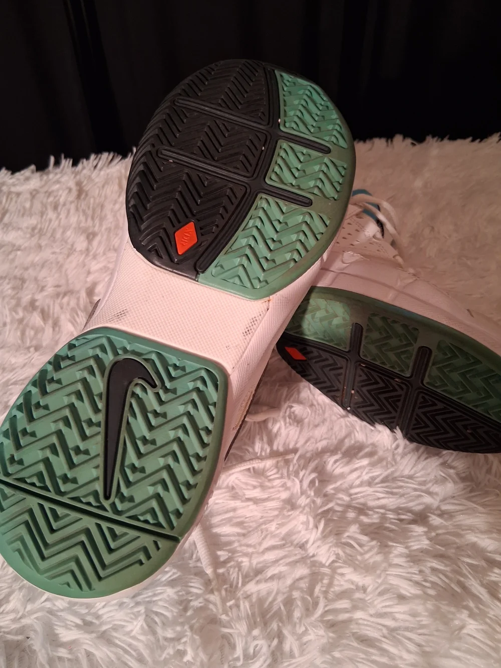 Nike White & Teal Vapor Advantage Athletic Shoes